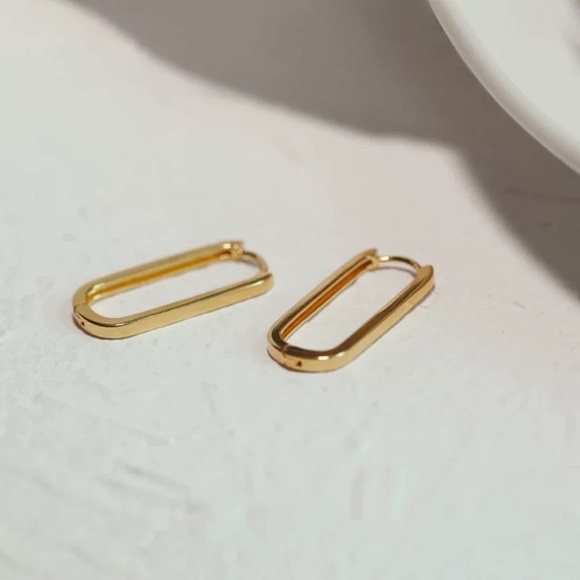 LACCstudios Jewelry - Gold Oval Hoop Earrings, gold hoop earrings, oval earrings, geometric earrings